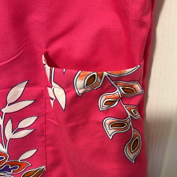 Vibrant Pink Floral Dress Zipper in front.  Pockets on Front.  NWOT - Picture 3 of 6